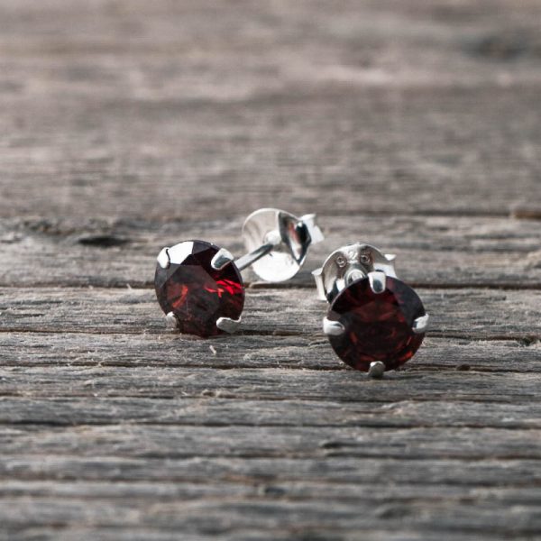Silverörhänge röd sten 6mm