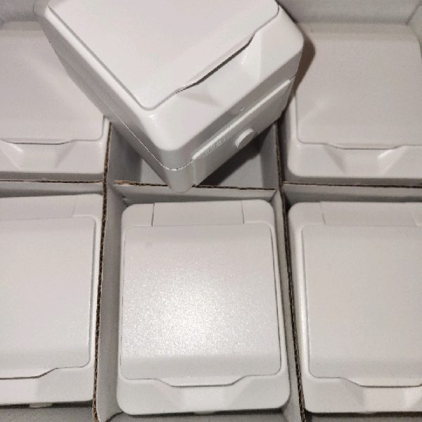 KAPSLAT VÄGGUTTAG, 1-VÄGS, IP44